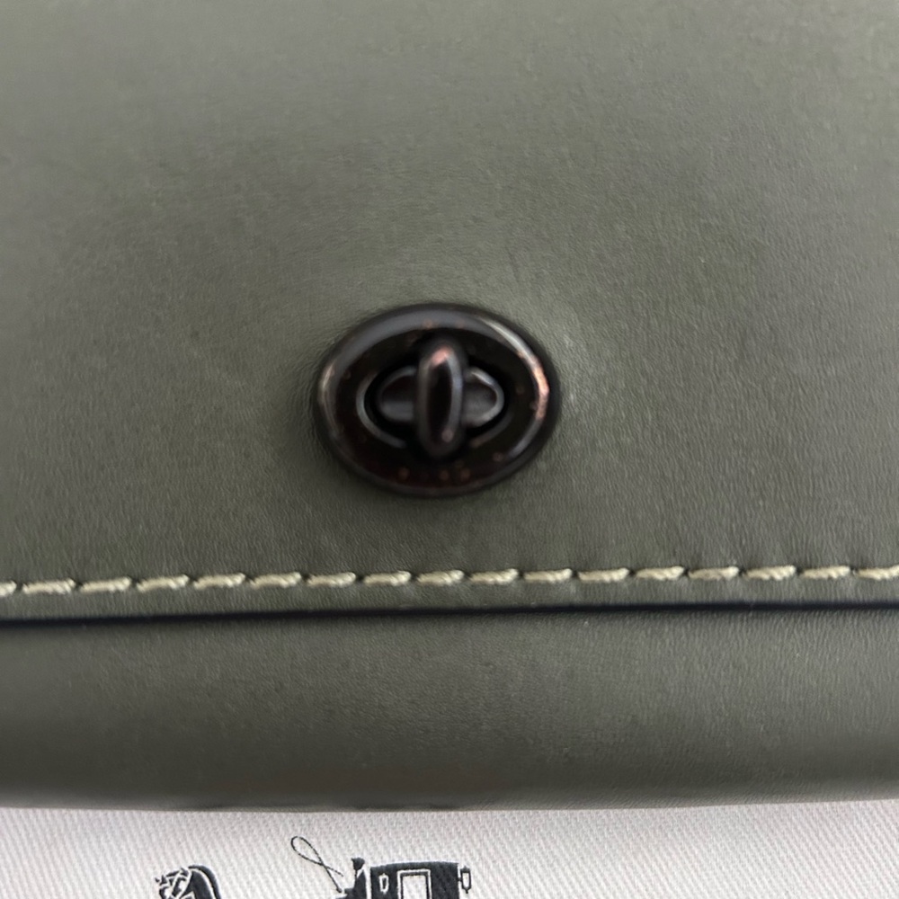 Coach Olive Green Leather Turnlock Wallet*Price Firm* - Picture 7 of 7